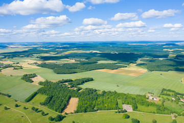 Fototapeta premium La campagne française, des champs et des routes