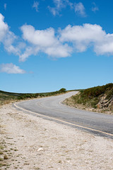 Carretera curva cielo