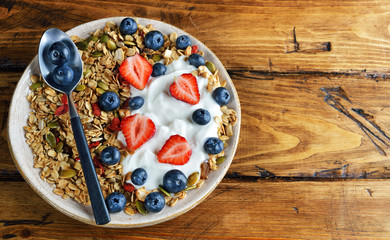 Muesli with yogurt and berries