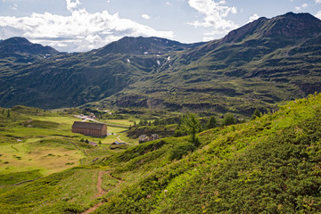 Obraz premium Panoramic view at sunset of the Simplon Pass.
