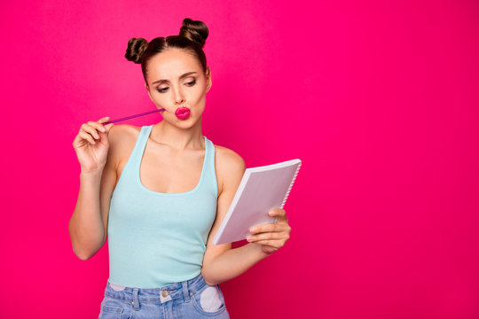 Pretty lady look organizer hands not sure about using grammar rule wear casual outfit isolated pink background