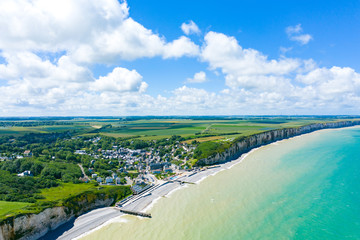 Fototapeta premium Veules-les-Roses au bord de la mer