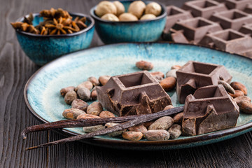 chocolate with vanila and cocoa beans