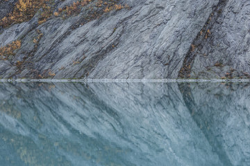 Glätschersee und Felsen in Norwegen 3