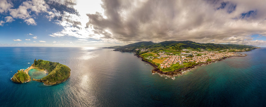 Panorama von Vila Franca do Campo auf Sao Miguel (Portugal)