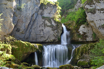 Cascade de la Billaude dans le Jura, France