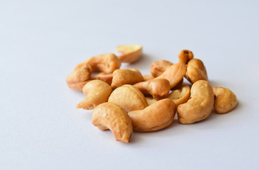 Fototapeta na wymiar Dry cashew nuts isolated on white background.