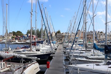 Port de plaisance dans la ville de Paimpol - Département des Côtes d'Armor - Bretagne - France