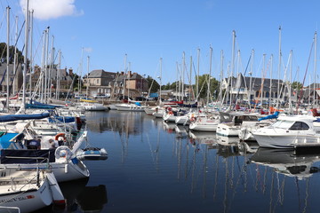 Port de plaisance dans la ville de Paimpol - Département des Côtes d'Armor - Bretagne - France