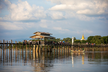 Obraz premium MANDALAY/MYANMAR(BURMA) - 30th July, 2019 : U BEIN BRIDGE is one of the famous teakwood bridge in the world. Located in Mandalay, Myanmar.