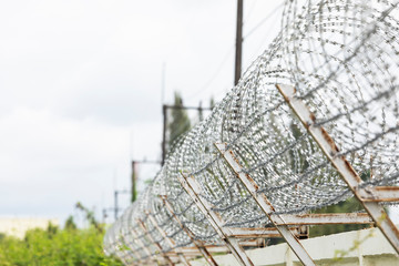 flat wrap razor wire install on super security place