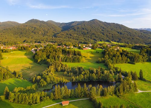 Sch&circ;nauer Weiher and Bad Heilbrunn, Stallauer Eck and Enzauer Kopf, T&circ;lzer Land, aerial view, Alpine foothills, Upper Bavaria, Bavaria, Germany, Europe