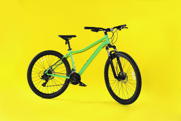 Naklejka premium Modern bicycle on yellow background. Healthy lifestyle