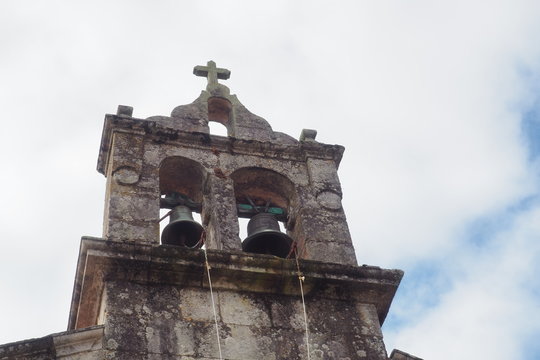 campanario de la iglesia de san roque con dos campamas  en combarro, galicia, espa&ntilde;a