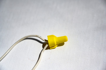pig tail wiring with wing nut and two wires
