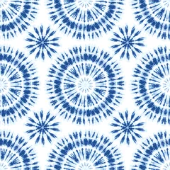 Behang Monochroom Indigo Bright Tie-Dye Shibori Sunburst cirkels op witte achtergrond Vector naadloze patroon © Anna Putina