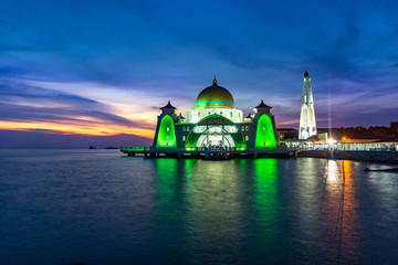 Obraz na płótnie Canvas Malacca Straits Mosque ( Masjid Selat Melaka), It is a mosque located on the man-made Malacca Island near Malacca Town, Malaysia