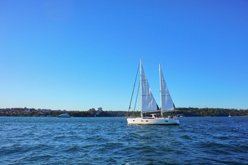 Naklejka premium Boats on Sydney Harbour with blue skies