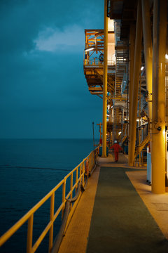 Deck in supersupertanker