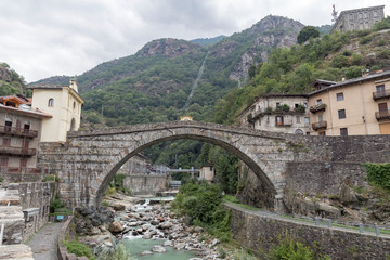 Fototapeta na wymiar Ponte del Diavolo - Pont Saint Martin, Italia
