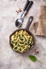 Fototapeta na wymiar Conchiglioni pasta with spinach in creamy sauce