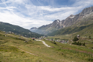 Fototapeta na wymiar Sentiero in montagna