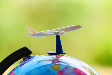 Obraz premium Travel background concept - Airplane Traveler's fly Airlines worldwide with plane on on world globe