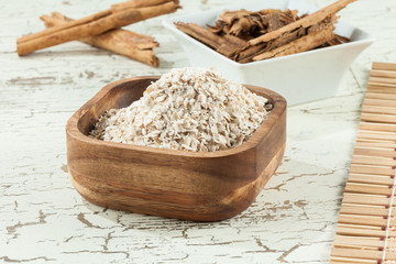 oat flakes with cinnamon sticks