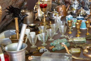 The Antiques are on a junk stall at a flea market.