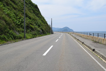 海辺の道路