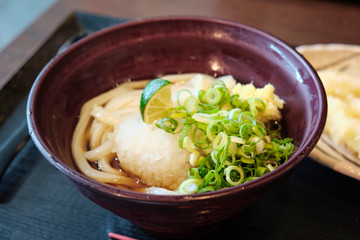 香川県の名産の讃岐うどん,かけうどん