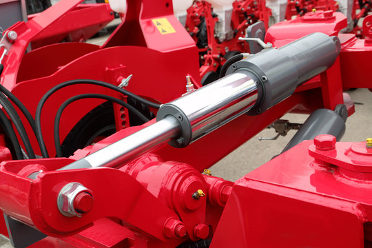 The image of the hydraulic cylinder.