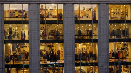 Timelapse of the exterior of an shopping mall.