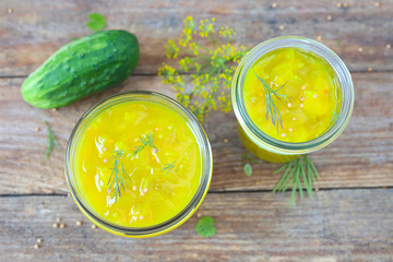 Kurkuma-Gurken-Relish	