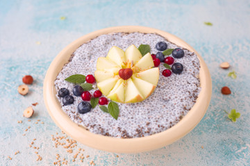 Chia-Pudding mit Apfel