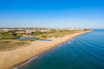 Vue aérienne sur la plage de Salgados