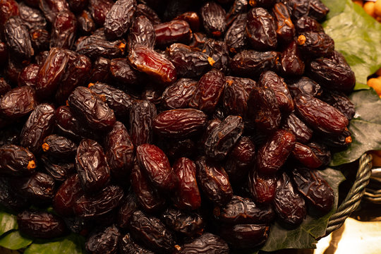 monton de datiles en el mercado