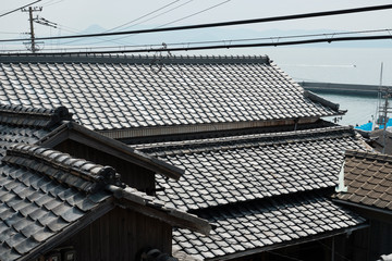 Fototapeta premium 古くからある日本の瓦屋根
