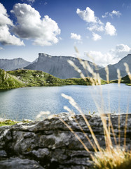 Lac d'Ansabère en montagne dans les Pyrénées