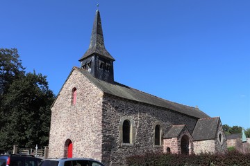 Fototapeta na wymiar L'église Sainte Onenne dénommée Eglise du Graal dans le village de Tréhorenteuc - Département du Morbihan - Bretagne - France