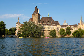 Fototapeta na wymiar A castle in Budapest. View from the pond