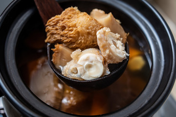 The monkey mushroom shark bone soup in the sand pot of Guangdong old fire soup kitchen stove