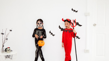 Obraz premium Asian child girls in halloween costumes