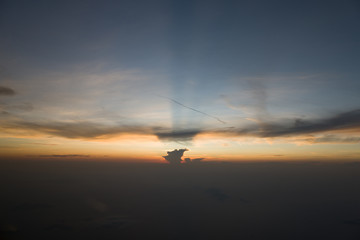 Wolken bei Sonnenaufgang 