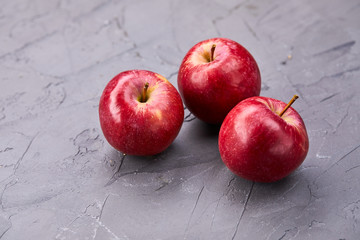 red apples
