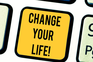Obraz premium Text sign showing Change Your Life. Conceptual photo set life goals and reward yourself when you achieve them Keyboard key Intention to create computer message pressing keypad idea