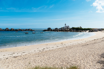 Obraz premium Scenic view of beach and lighthouse in Brittany