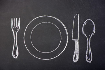 Round plate for food and cutlery drawn in chalk on a black chalkboard. - obrazy, fototapety, plakaty