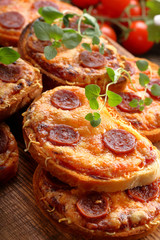 Toasted bread with cheese, sausage and herbs