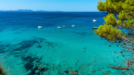Fototapeta na wymiar Mallorca Bucht mit Yachten